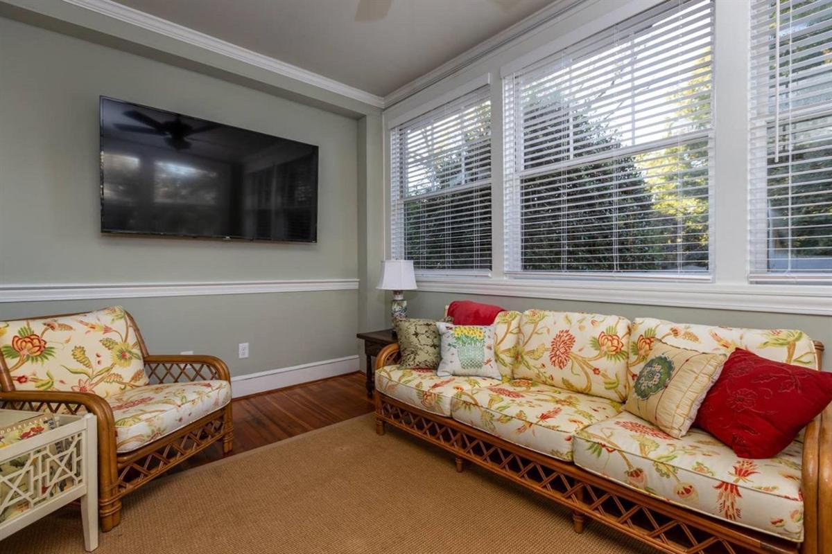 Renowned Historic Home Downtownacross From Park Winston-Salem Exterior foto